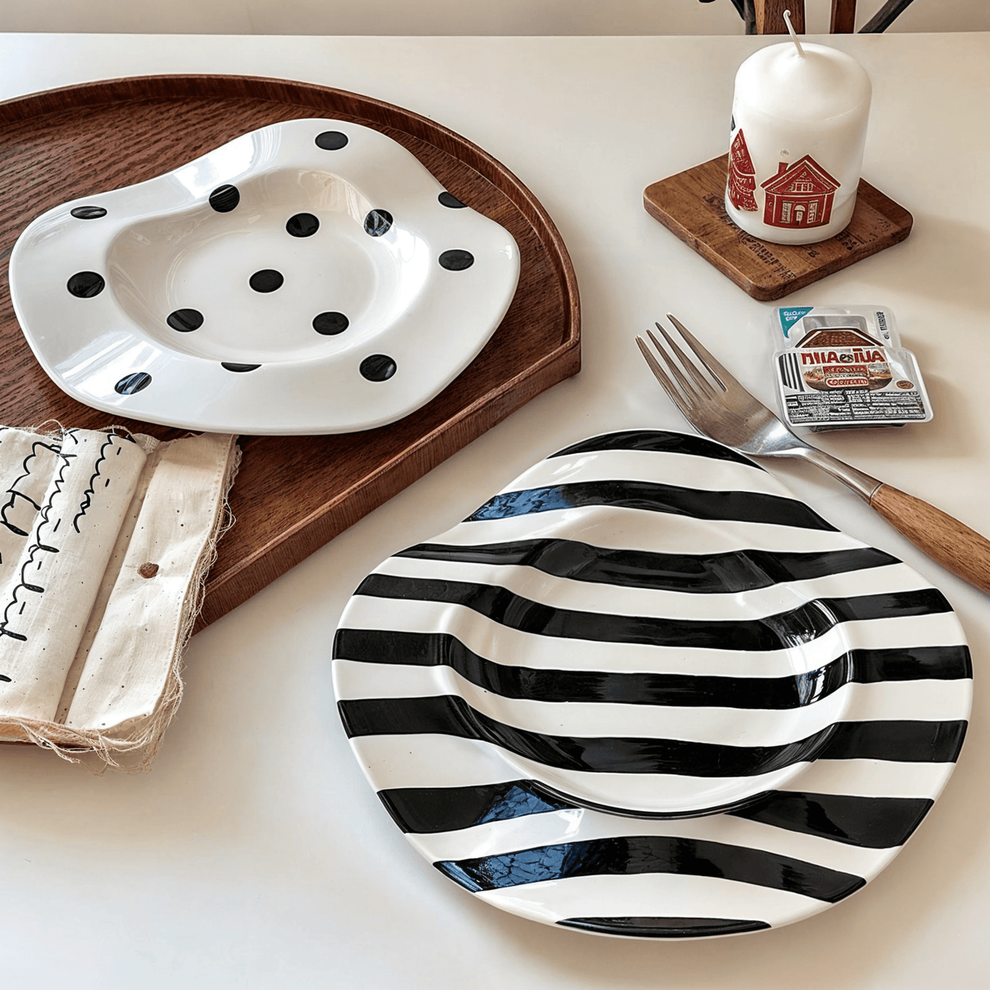 The Black and White Dishes