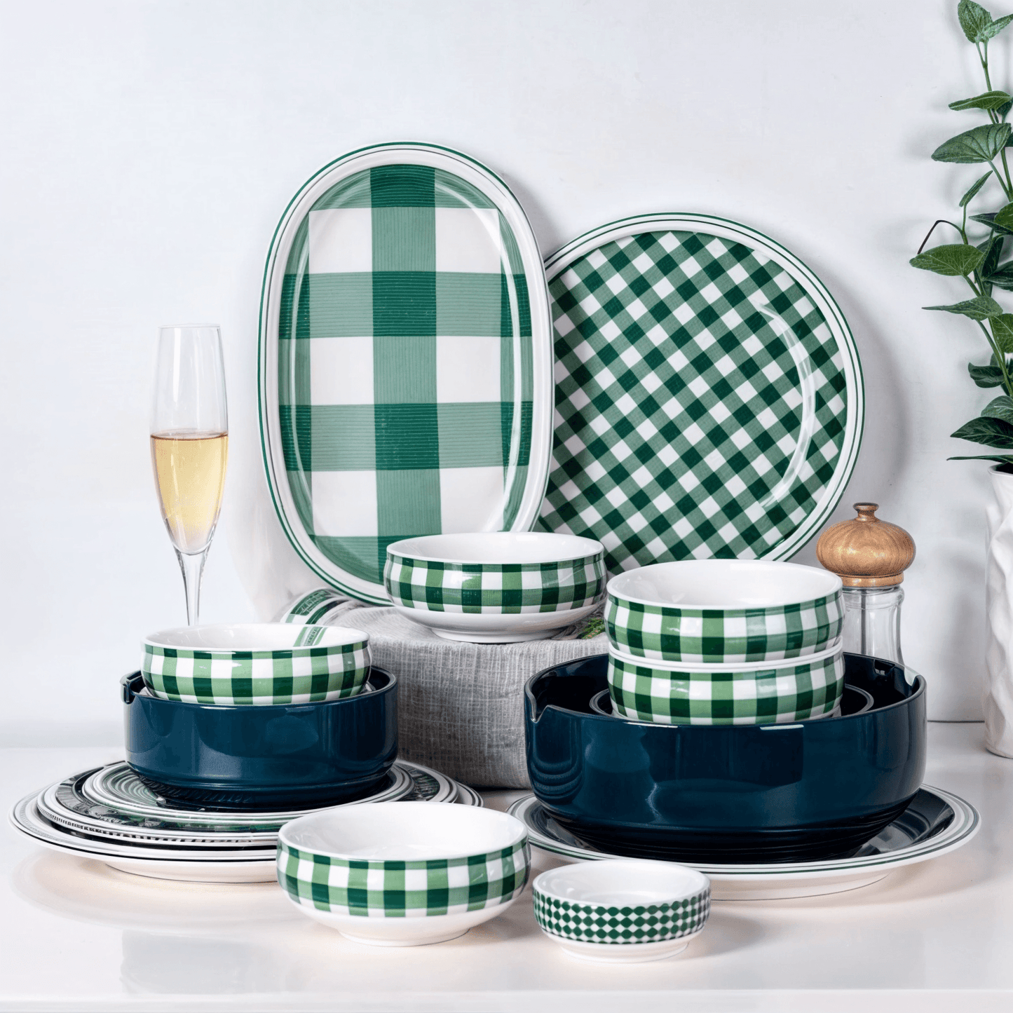 The Tartan Crockery Set